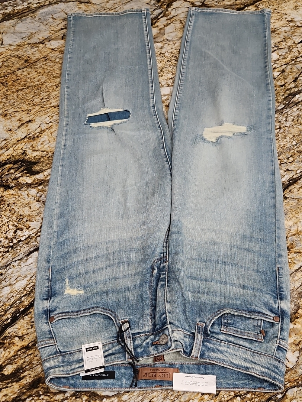 JUDY BLUE Women'sLight Blue Distressed Jeans. Size 5/27 Inseam 31 Rise 10.5"